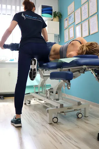 SCOLIOLAB- Specjalistyczny gabinet rehabilitacji, leczenia skolioz i schorzeń kręgosłupa.